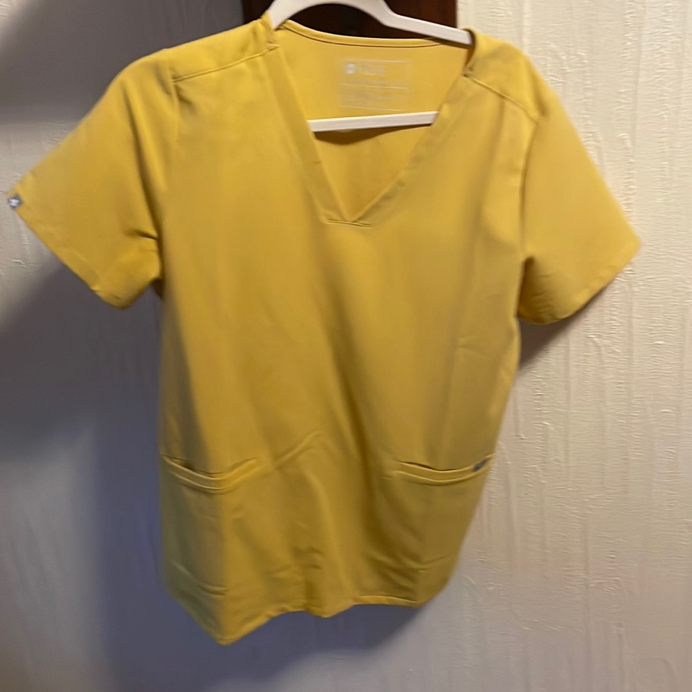 Figs tactical selection Casma 3 pocket scrub top Light Gold limited color